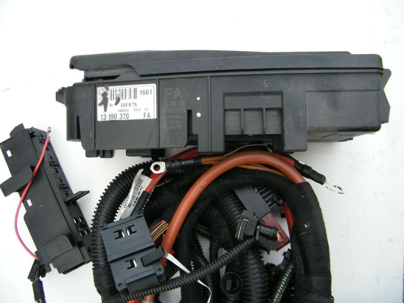 VAUXHALL VECTRA C SIGNUM 2002-2007 ENGINE FUSE BOX WITH WIRING 13190370